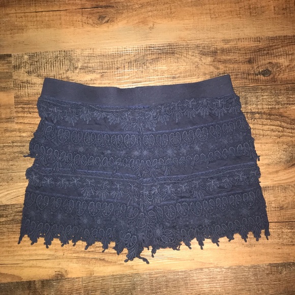 Express Crochet Shorts - Picture 3 of 3